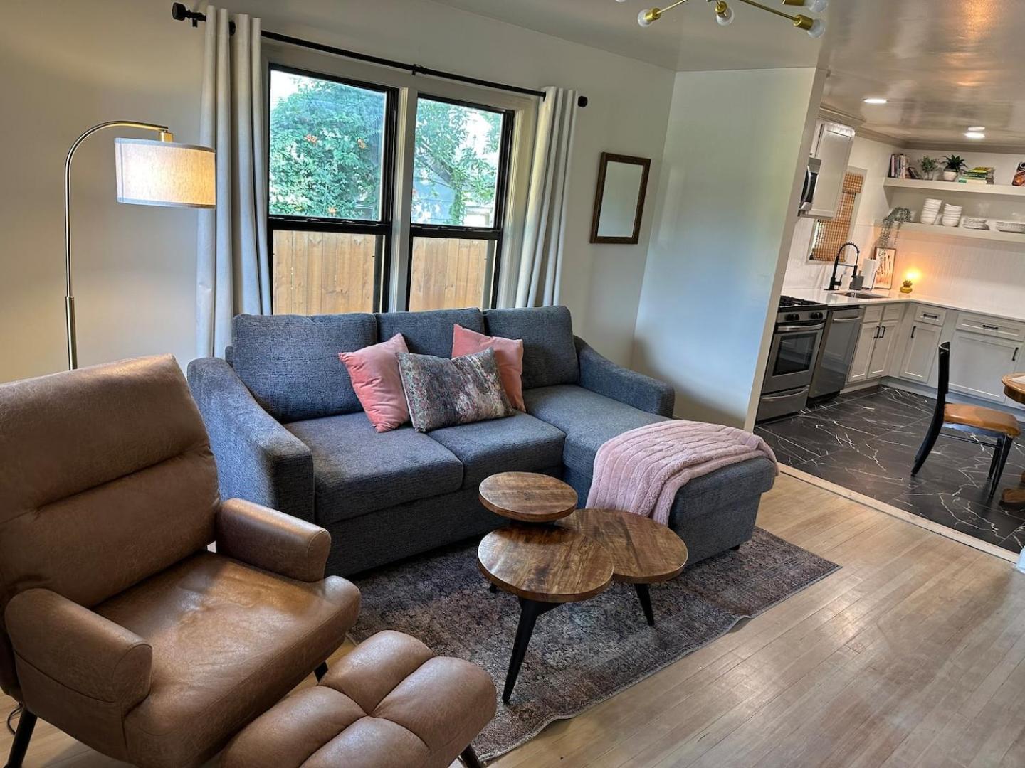 Campus Cottage Kng Bed! Walk To Uco And Downtown エドモンド エクステリア 写真