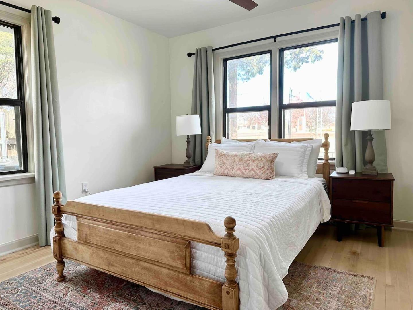 Campus Cottage Kng Bed! Walk To Uco And Downtown エドモンド エクステリア 写真